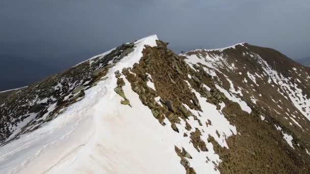 Schilderachtig Uitzicht Besneeuwde Bergen Schemering — Stockvideo