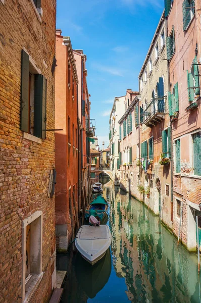 Venecia Italia Mayo 2016 Los Barcos Agua Canal Centro Ciudad — Foto de Stock
