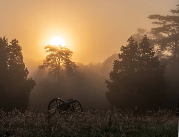 Historic Battle Gun Misty Manassas National Battlefield Park Sunrise — Stock Photo, Image