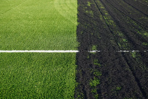 Κάνοντας Από Ένα Τεχνητό Γρασίδι Γήπεδο Ποδοσφαίρου Πράσινο Συνθετικό Χόρτο — Φωτογραφία Αρχείου