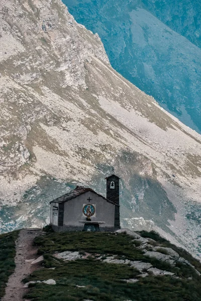 Eine Kirche Und Ein Erstaunlicher Blick Auf Die Alpen Vom — Stockfoto