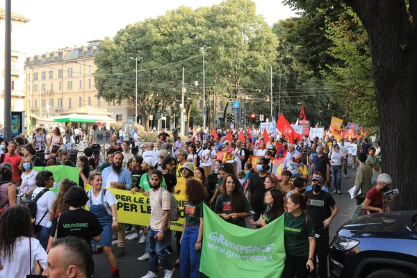 Milão Itália Outubro 2021 Muitas Pessoas Protestam Contra Manifestação Ecológica — Fotografia de Stock