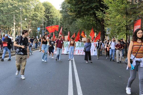 Milán Italia Octubre 2021 Muchas Personas Protestan Contra Manifestación Ecológica —  Fotos de Stock