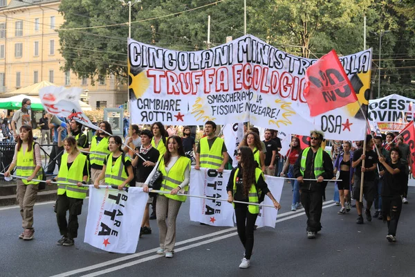 Milano Italia Ottobre 2021 Molte Persone Protestano Contro Manifestazione Ecologica — Foto Stock