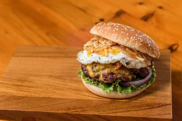 Closeup Tasty Burger Wooden Board — Stock Photo, Image
