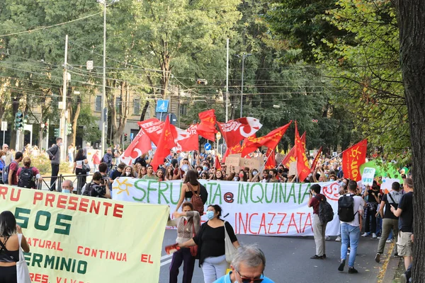 Milano Italia Ottobre 2021 Molte Persone Protestano Contro Manifestazione Ecologica — Foto Stock