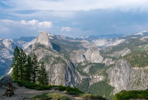 Ett Landskap Washburn Point Solljuset Yosemite National Park Kalifornien — Stockfoto