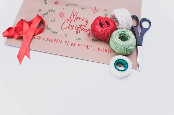 Buon Natale Decorato Sacchetto Carta Con Nastro Filato Decorativo Forbici — Foto Stock