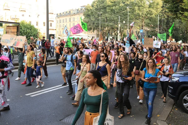 Milão Itália Outubro 2021 Muitas Pessoas Protestam Contra Manifestação Ecológica — Fotografia de Stock