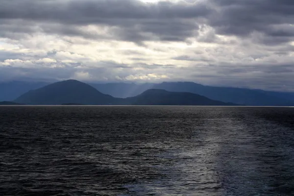 Чудове Море Під Хмарним Небом Бамфілді Британська Колумбія Канада — стокове фото