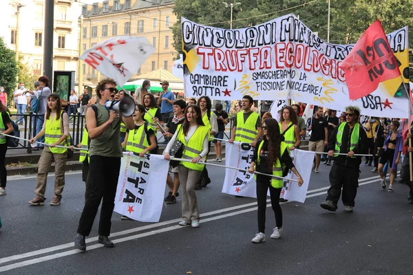 Milano Italia Ottobre 2021 Molte Persone Protestano Contro Manifestazione Ecologica — Foto Stock