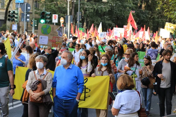 Milán Italia Octubre 2021 Muchas Personas Protestan Contra Manifestación Ecológica —  Fotos de Stock