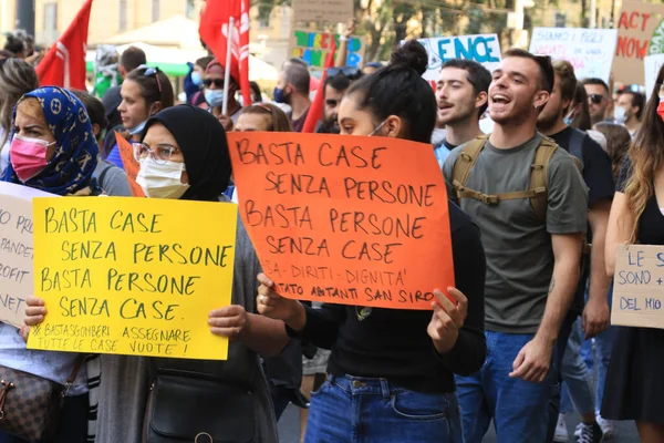 ミラノ イタリア 2021年10月2日 イタリアのミラノで生態系の症状に抗議する多くの人々 — ストック写真