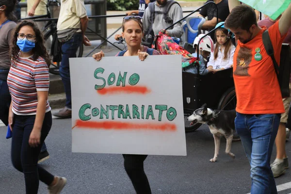Milão Itália Outubro 2021 Muitas Pessoas Protestam Contra Manifestação Ecológica — Fotografia de Stock