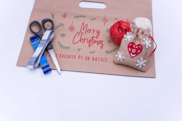 Buon Natale Decorato Sacchetto Carta Con Nastro Filato Decorativo Forbici — Foto Stock