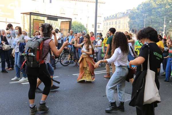 Milán Italia Octubre 2021 Muchas Personas Protestan Contra Manifestación Ecológica — Foto de Stock