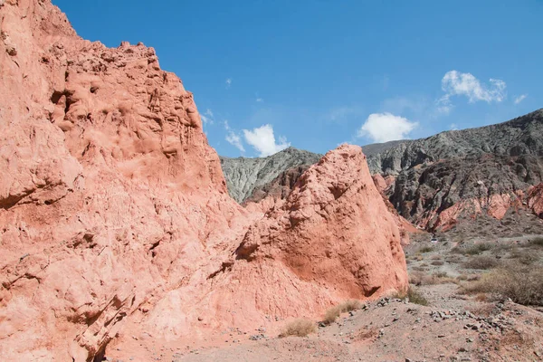 Purmamarca Arjantin Deki Kayalık Dağların Güzel Manzarası — Stok fotoğraf
