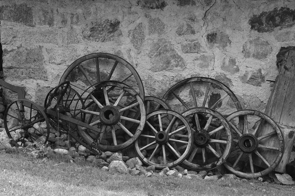 Szary Strzał Starych Kół Wózków — Zdjęcie stockowe