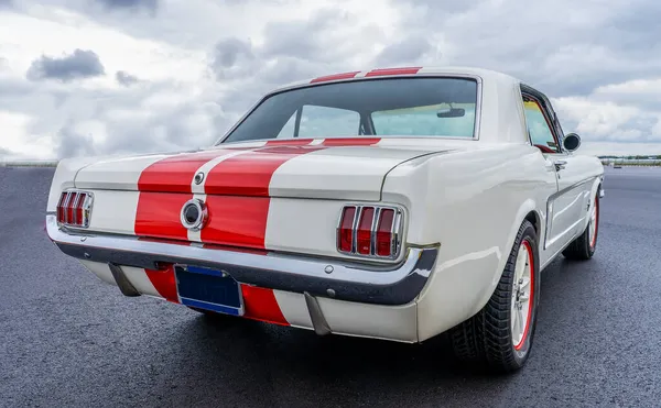 Vista Trasera Clásico Ford Mustang 1965 Exhibición Una Reunión Coches — Foto de Stock