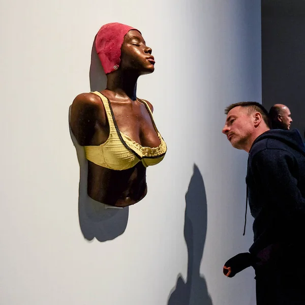 Escultura Hiperrealista Museo Exposición Arte Bélgica —  Fotos de Stock