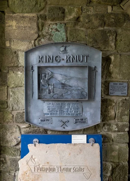 Shaftsbury Egyesült Királyság 2021 Augusztus Knut Király Emléktáblája Amely Visszatartja — Stock Fotó