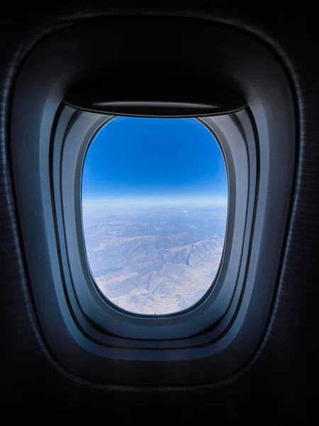 Μια Όμορφη Θέα Που Φαίνεται Μέσα Από Ένα Παράθυρο Αεροπλάνου — Φωτογραφία Αρχείου