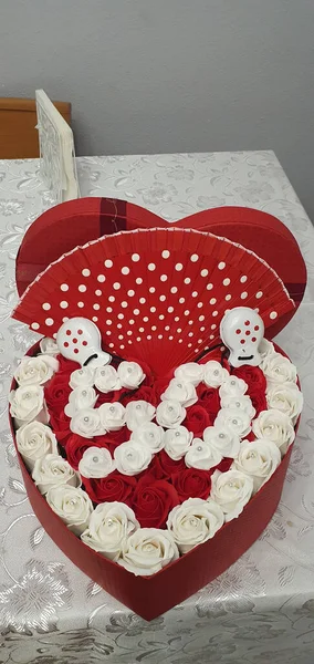 Vertical Shot Heart Shaped Box Roses 50Th Anniversary — Stock Photo, Image