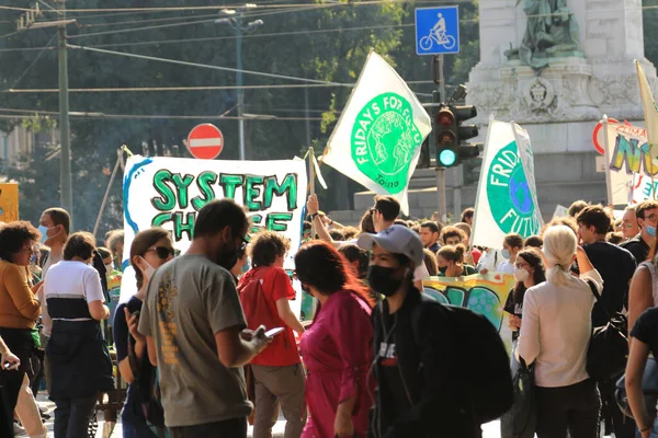 Milano Italia Ottobre 2021 Molte Persone Protestano Contro Manifestazione Ecologica — Foto Stock