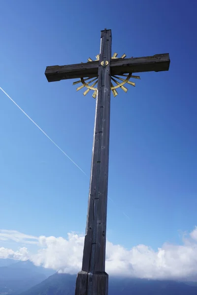 Colpo Verticale Della Croce Sommitale Sankt Barbara Sulla Vetta Degli — Foto Stock