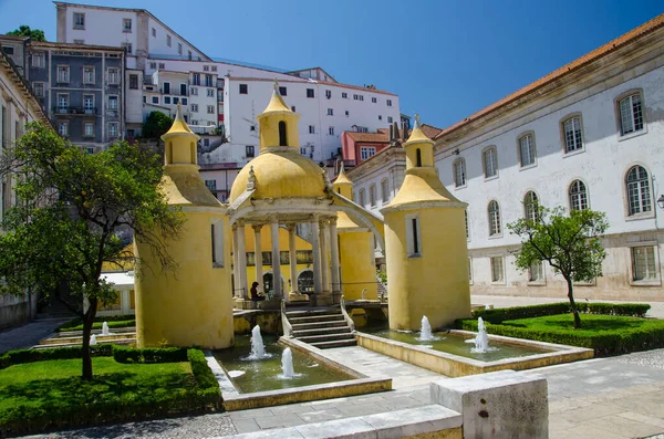 葡萄牙科英布拉著名的Jardim Manga大楼 — 图库照片