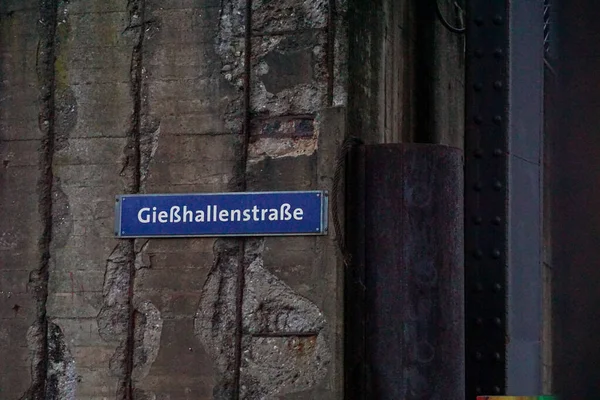 Vooraanzicht Van Een Straatnaambord Het Duits — Stockfoto