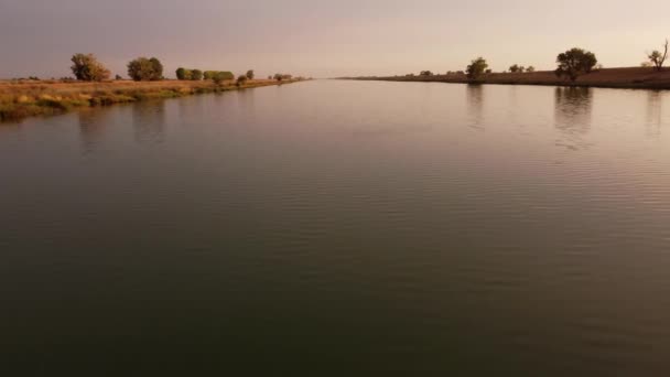 Prachtig Landschap Met Een Meer Achtergrond — Stockvideo