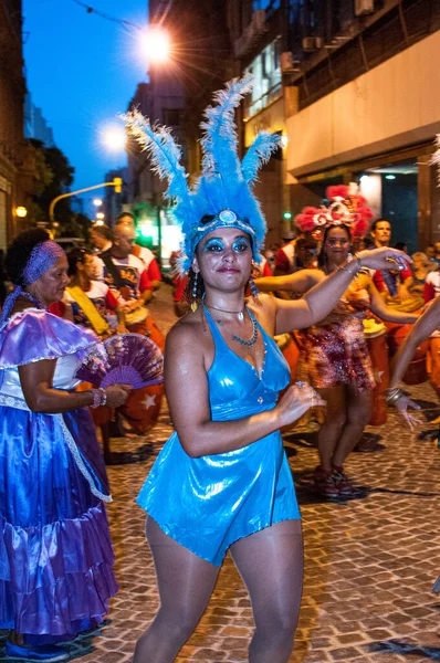 ブエノスアイレス アルゼンチン 2014年3月9日 カラフルな衣装を着たダンサーたちが アルゼンチンのブエノスアイレスで開催されるアフロ子孫カーニバルに参加します — ストック写真