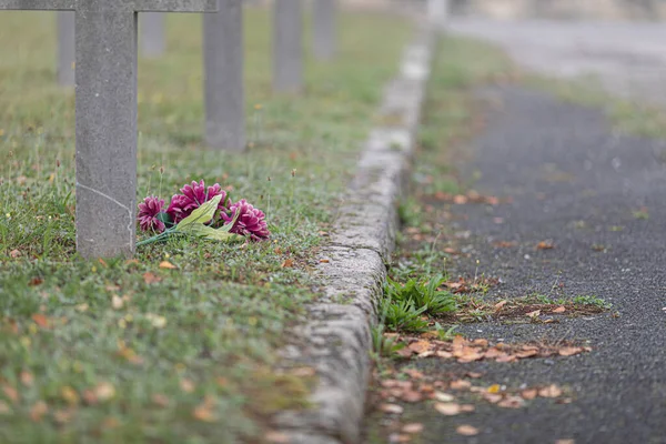 Der Blumenstrauß Auf Dem Friedhof Friedhof Von Lowyat Stadt Limoges — Stockfoto