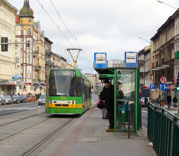 Poznan Pologne Janv 2013 Les Gens Attendent Tramway Qui Arrive — Photo