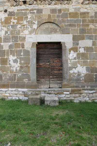 Крупный План Крупнейшей Романской Церкви Кладбища Святого Георгия Xii Век — стоковое фото