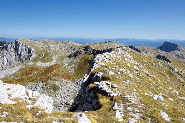 Eine Wunderschöne Landschaft Aus Felsigen Bergen Einem Sonnigen Tag — Stockfoto