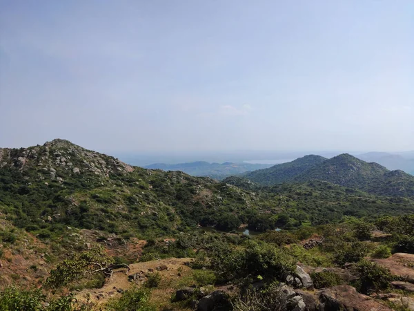 Tiro Aéreo Colinas Cobertas Vegetação Montanhas — Fotografia de Stock