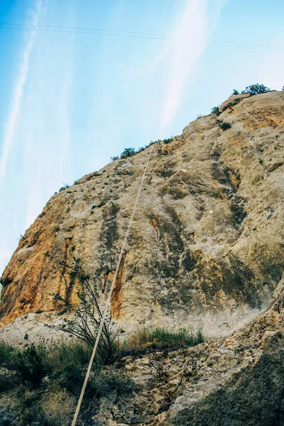 Ein Seil Auf Einem Felsen Zum Klettern — Stockfoto