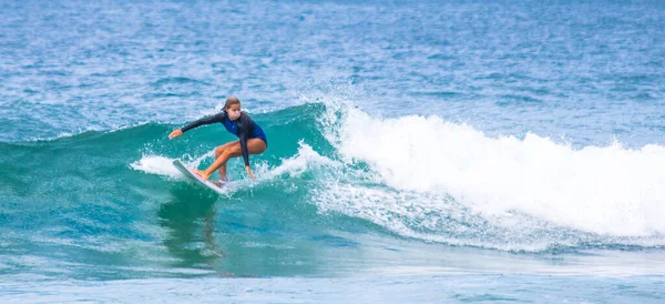 Florianopolis Brazil Apr 2019 Girl Mask Surfing Mole Beach Island — стокове фото