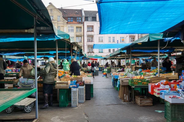 Poznan Polonia Enero 2013 Gente Haciendo Compras Antiguo Mercado Cerca — Foto de Stock