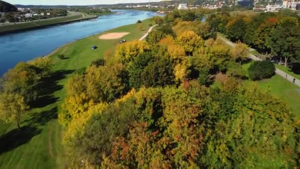 Pohled Řeku Dněpru Zelené Stromy Modré Obloze — Stock video
