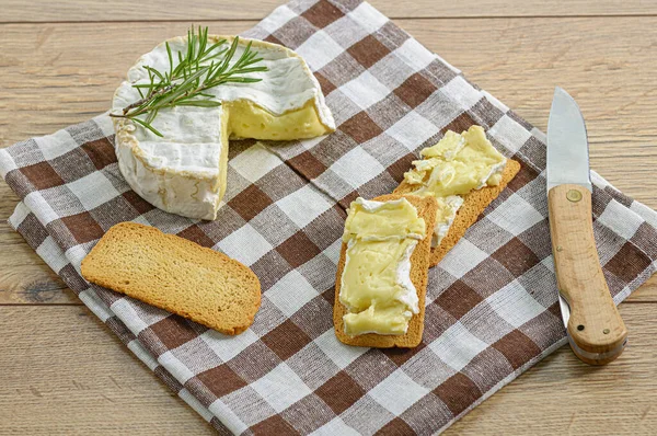 Deliziosi Brie Cheese Toast Colazione — Foto Stock