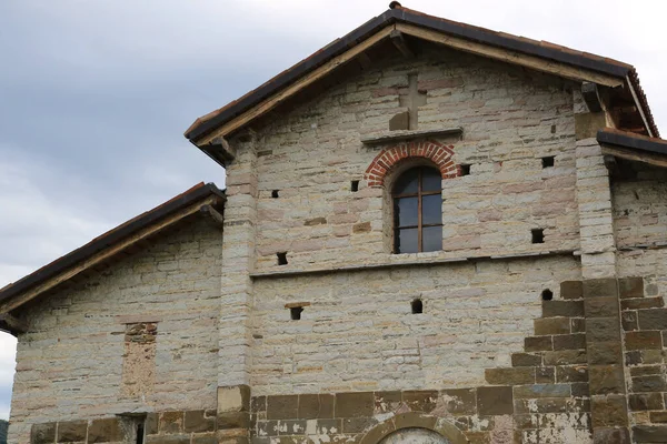 Eyaletteki Büyük Roma Kilisesi Saint George Yüzyıl Mezarlığına Yakın Çekim — Stok fotoğraf