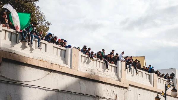 Mostaganem Algerien Oktober 2021 Eine Gruppe Von Demonstranten Sitzt Auf — Stockfoto