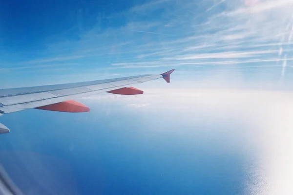 Una Hermosa Vista Los Cielos Desde Una Ventana Avión — Foto de Stock