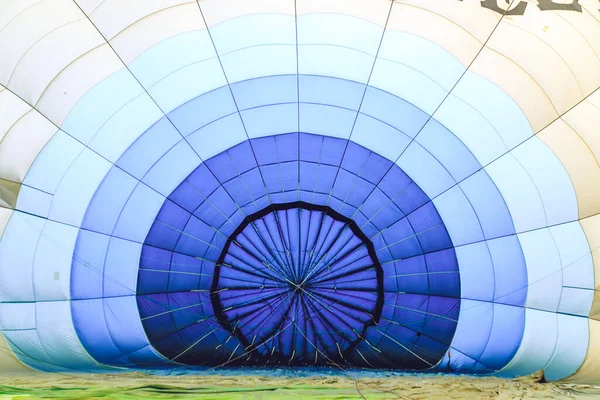 Balon Gorące Powietrze Przed Lotem Ciągu Dnia — Zdjęcie stockowe