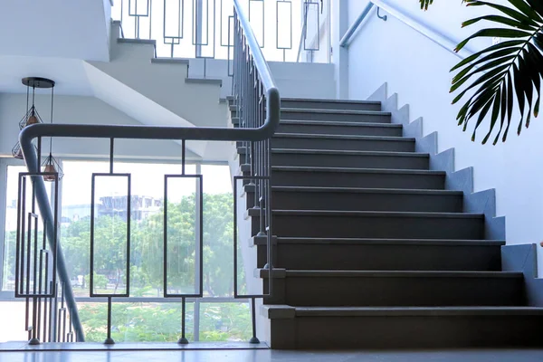 Une Belle Image Escaliers Couloir Avec Vue Sur Nature Depuis — Photo