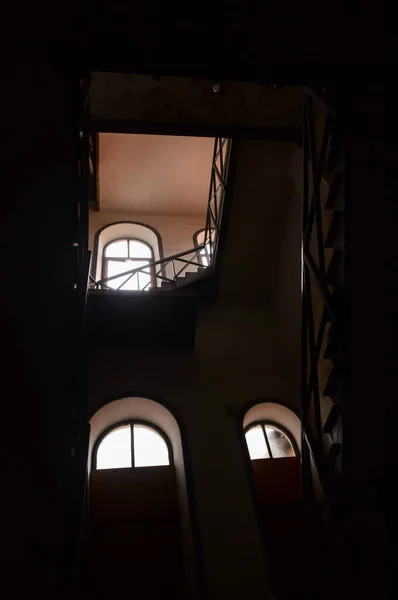 Sebuah Gambar Sudut Rendah Interior Bangunan Spanyol — Stok Foto