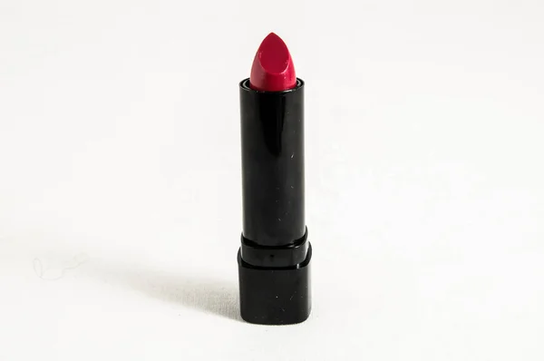 Eine Nahaufnahme Eines Roten Lippenstifts Isoliert Auf Weißem Hintergrund — Stockfoto